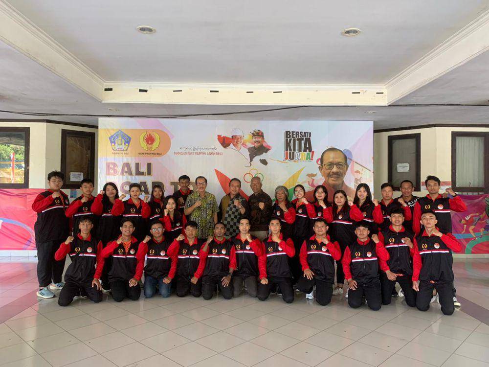 Tim barongsai Bali saat dilepas KONI Bali. (dok. FOBI Bali)