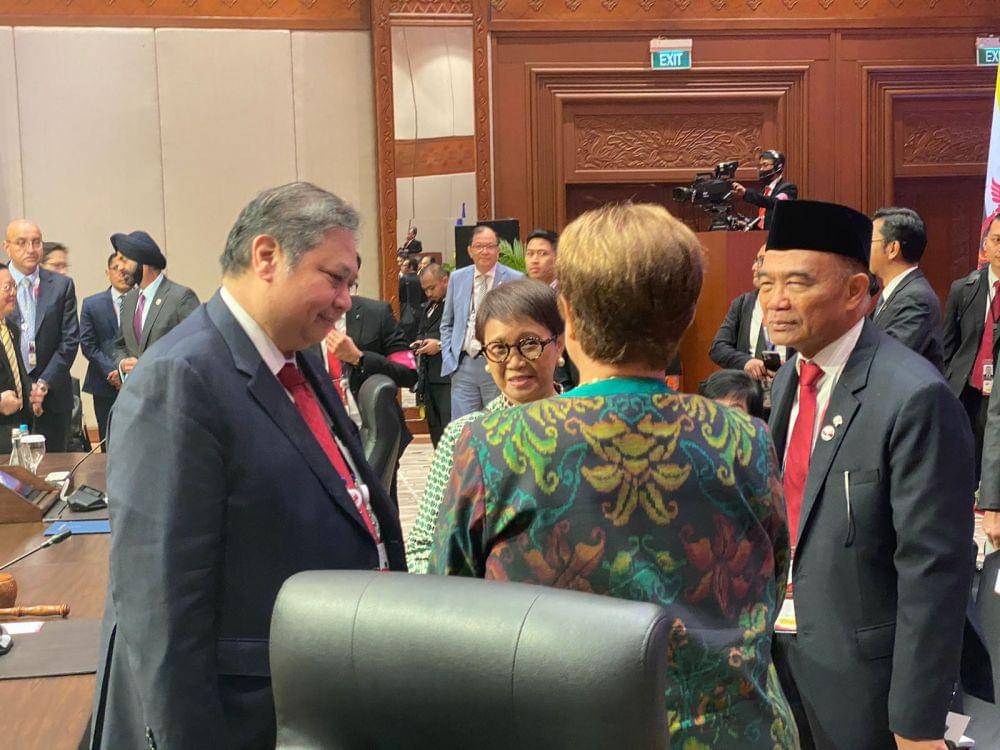 Penandatanganan Nota Kesepahaman tentang Kerja Sama dan Koordinasi dalam rangka Peningkatan Penggunaan Mata Uang Lokal dalam Transaksi Indonesia dengan Negara Mitra, pada rangkaian acara KTT ASEAN 2023 di Jakarta, Selasa (5/9/2023). (Dok. Golkar)