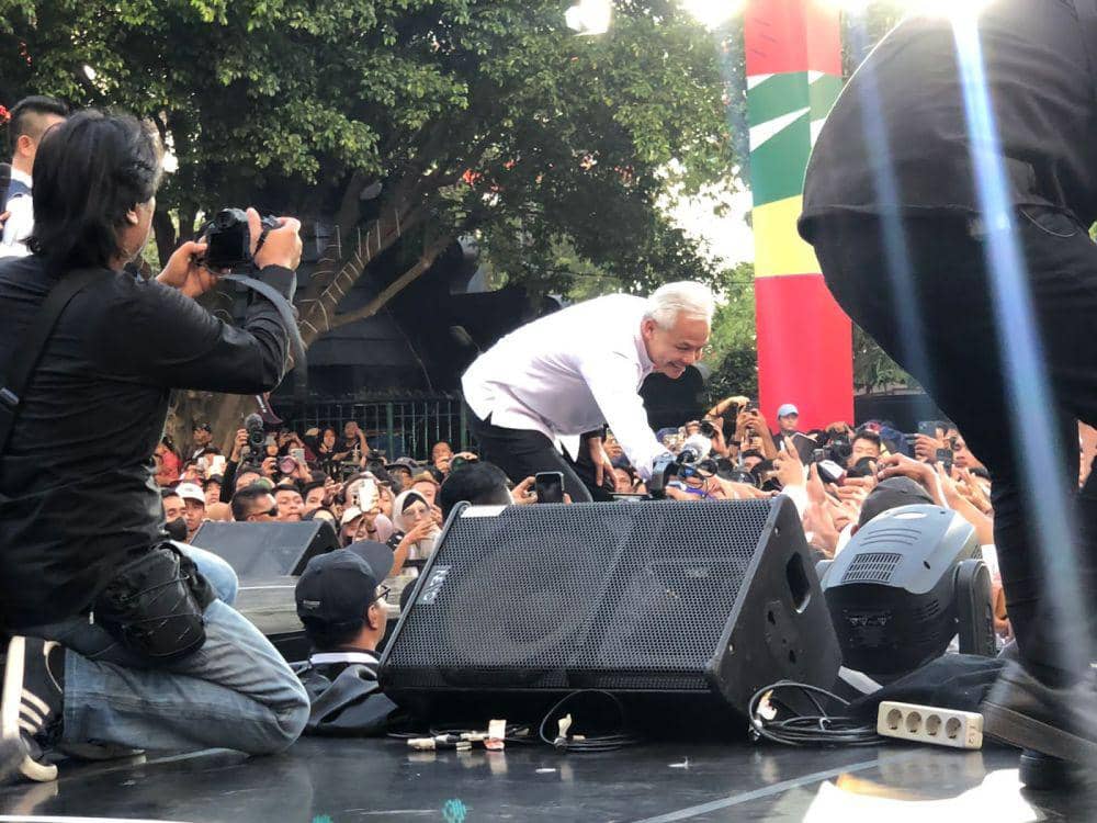 Gelar Acara Perpisahan, Ganjar: Para Guru, Relawan dan PNS Sumber Kekuatan Saya