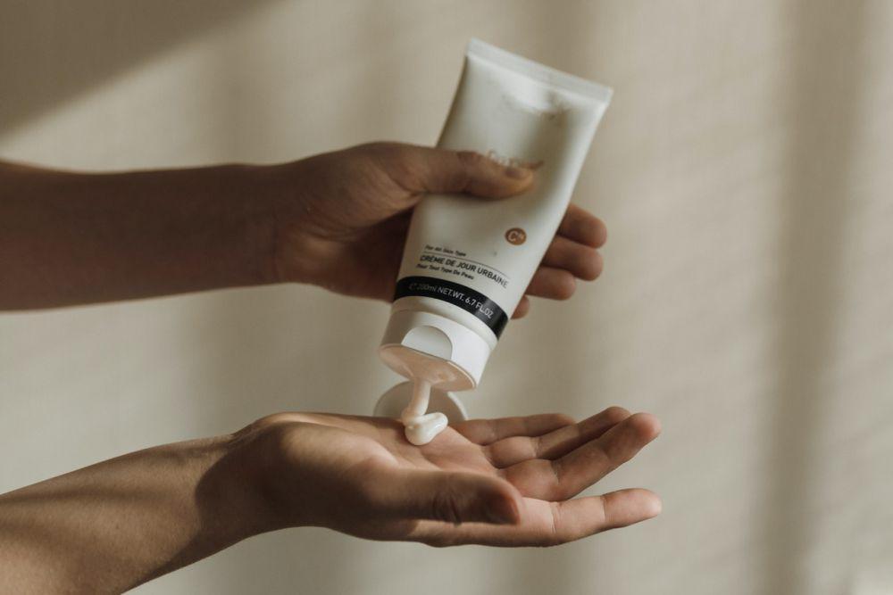 5 Rekomendasi Sunscreen yang Mengandung Kolagen, Bikin Glowing!