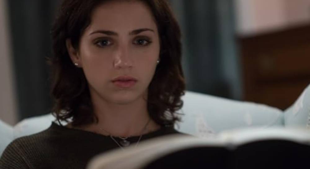 Emily Rudd dalam film Sea Change (dok. IMDb)