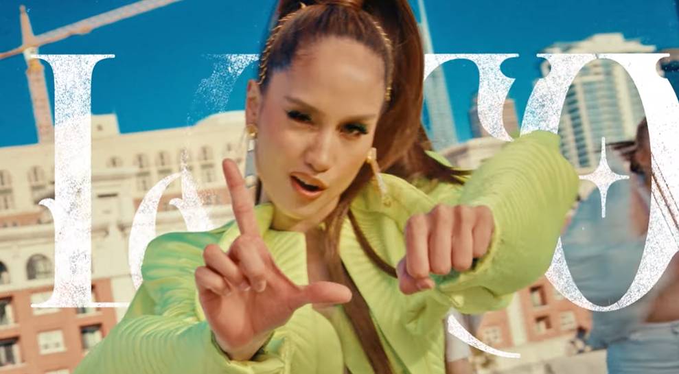 Cinta Laura di MV “Loco” (YouTube.com/Cinta Laura Kiehl)