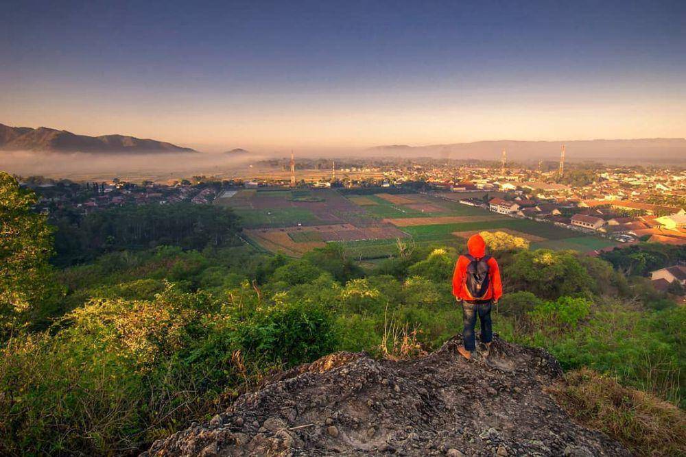 Gunung Watu Pecah Ambulu (instagram.com/pesonajember)