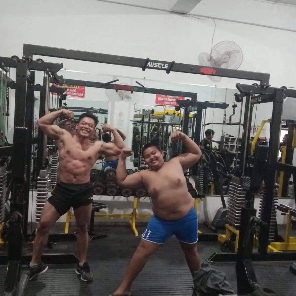 Tampak member memamerkan ototnya. (Instagram.com/amm.gym)