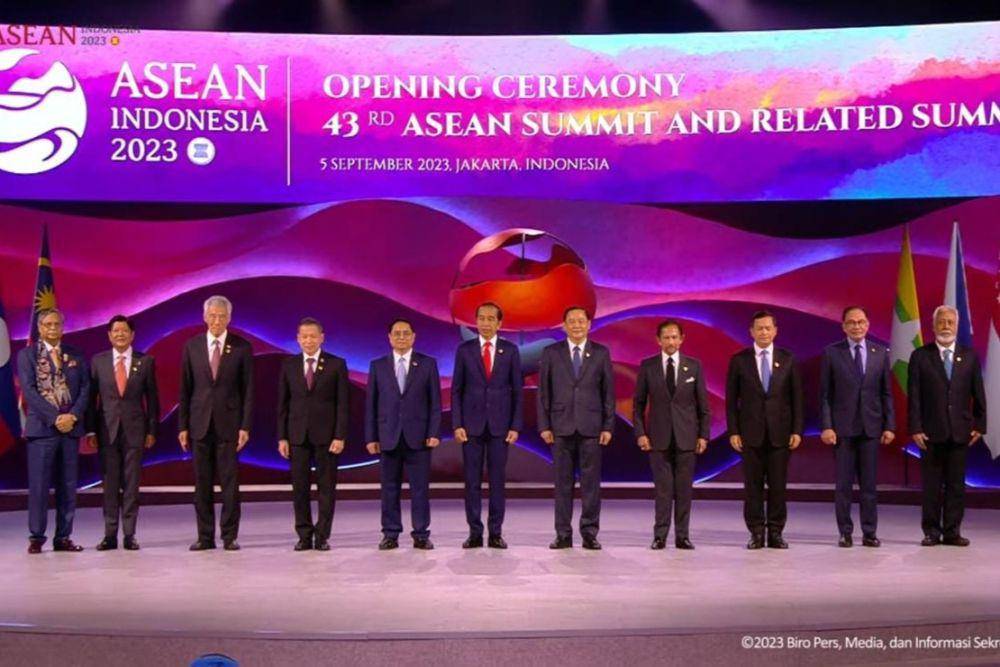 Para pemimpin negara ASEAN di KTT ke-43 ASEAN. (youtube.com/Sekretariat Presiden)