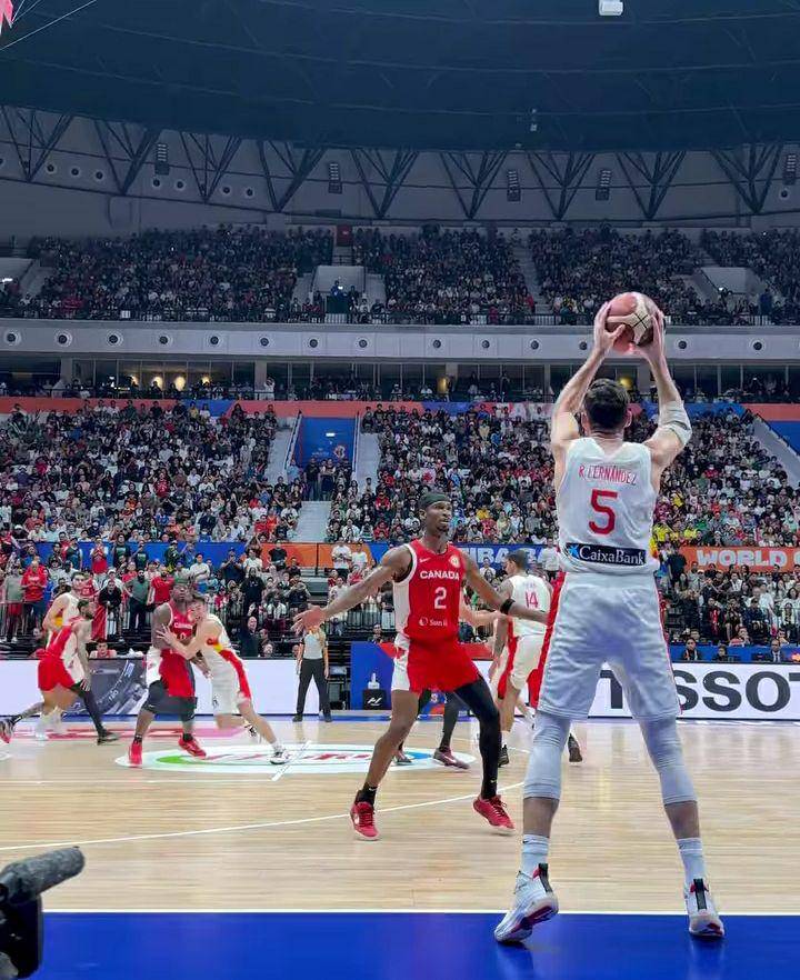 potret Karin Novilda saat nonton FIBA World Cup 2023 (instagram.com/narinkovilda)