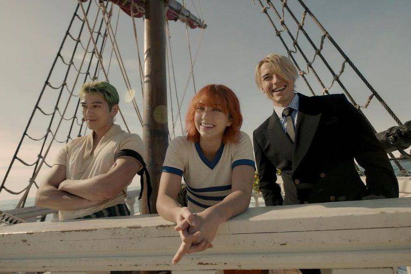 Mackenyu, Emily Rudd, dan Taz Skylar dalam serial One Piece (dok. Netflix/One Piece), Emily Rudd, dan Taz Skylar dalam serial One Piece (dok. Netflix/One Piece)