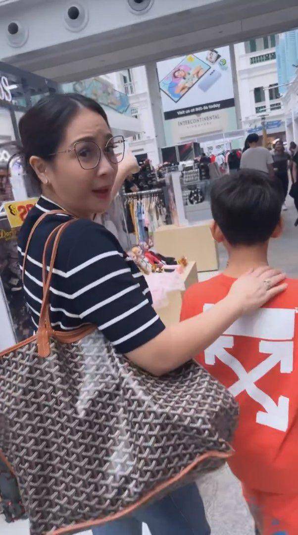 Rafathar ke Liverpool Store (instagram.com/raffinagita1717)