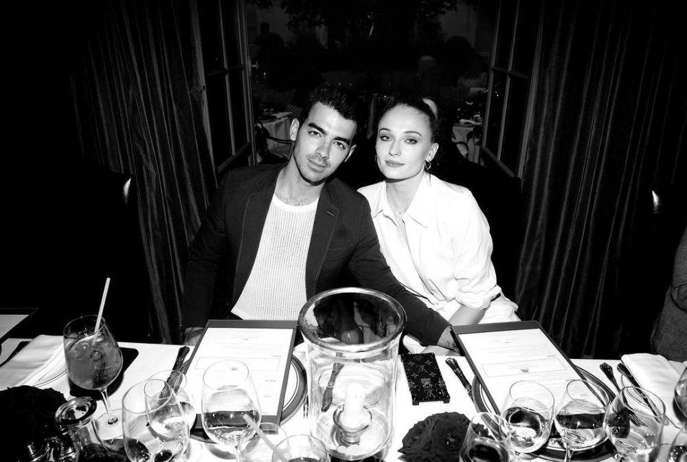 5 Fakta Perceraian Joe Jonas dan Sophie Turner, Sudah Lama Pisah Rumah