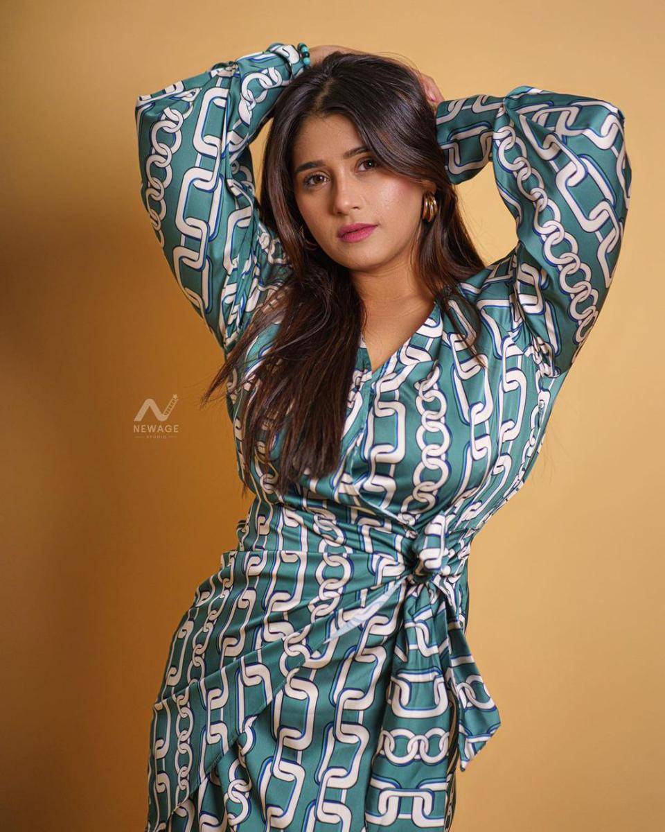 makeup look Chandni Bhagwanani (instagram.com/chandnibhagwanani)