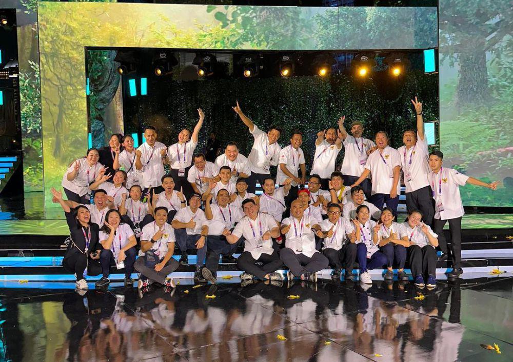 potret kompak Chef Arnold Poernomo dan tim di KTT ASEAN di Jakarta (instagram.com/arnoldpo)