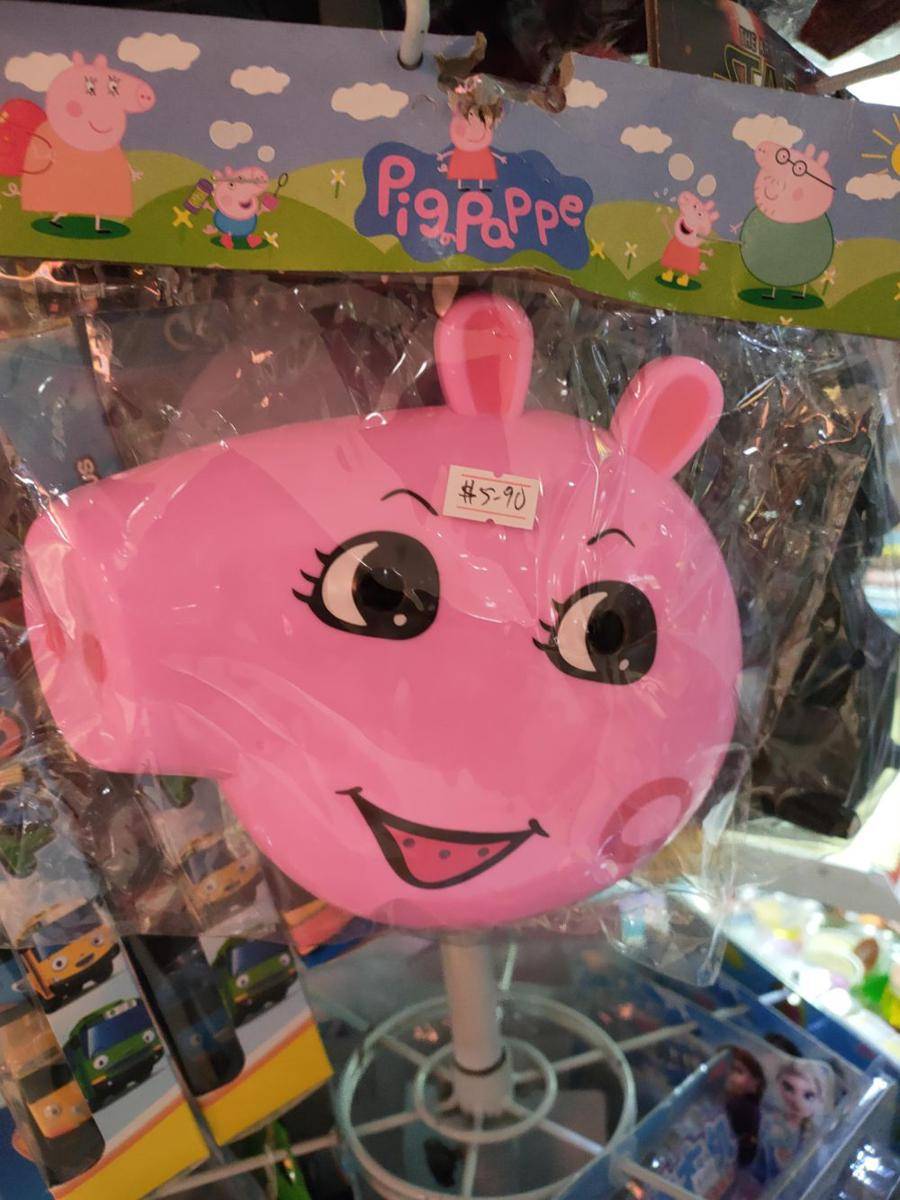 potret mainan nyeleneh bertema Peppa Pig (reddit.com/user/shinobisansundertale)