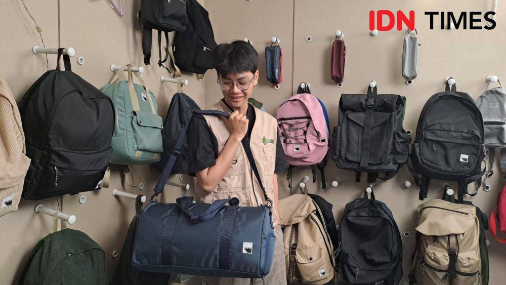 Brand tas Scratchline asal Kota Bandung (IDN Times/Azzis Zulkhairil)