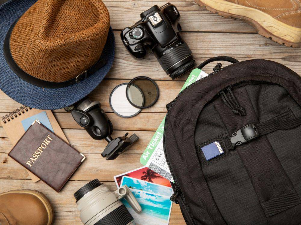 ilustrasi menyimpan barang berharga di ransel (freepik.com/Freepik)