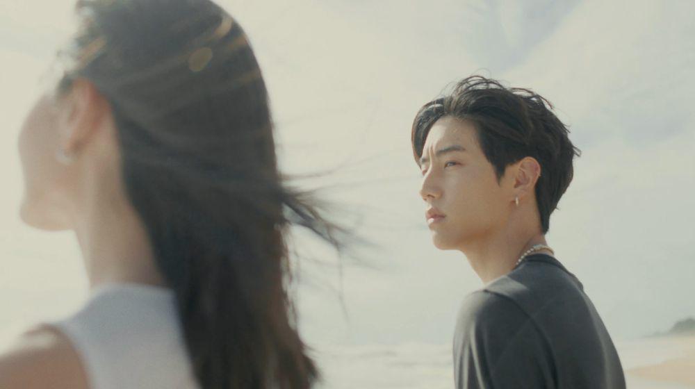 10 Cuplikan MV Terbaru Mark Tuan, Gandeng Davika Jadi Model
