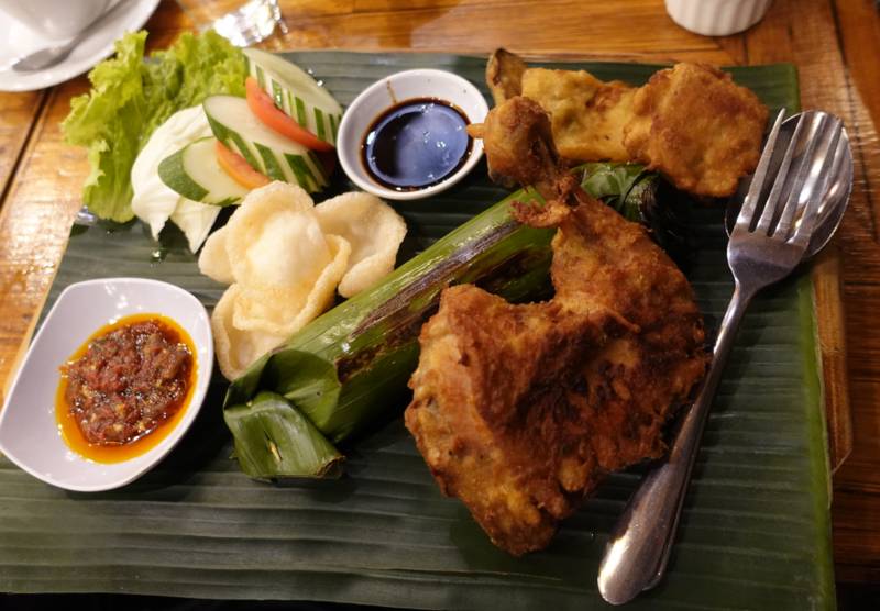 ilustrasi nasi timbel (commons.wikimedia.org/Astari28)