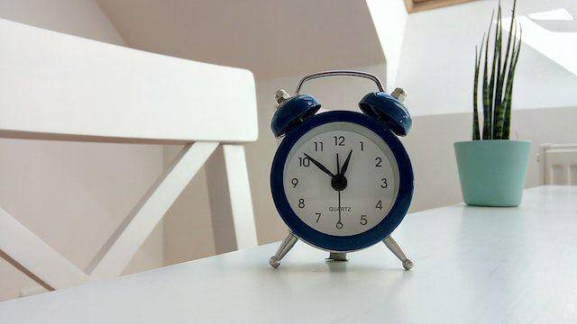 ilustrasi alarm (pexels.com/eniko Toth)