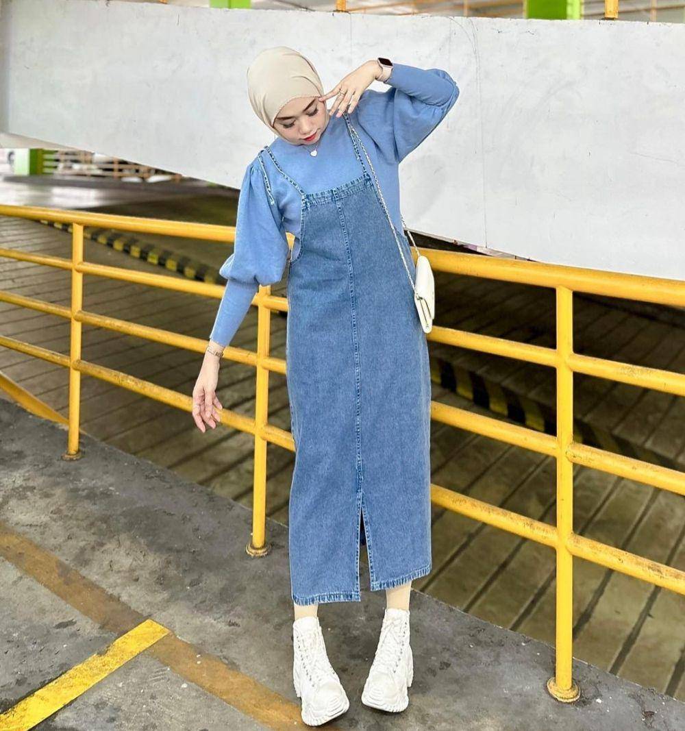 Ide outfit serba denim ala Yolla Anggita (instagram.com/yollaanggitaaa)