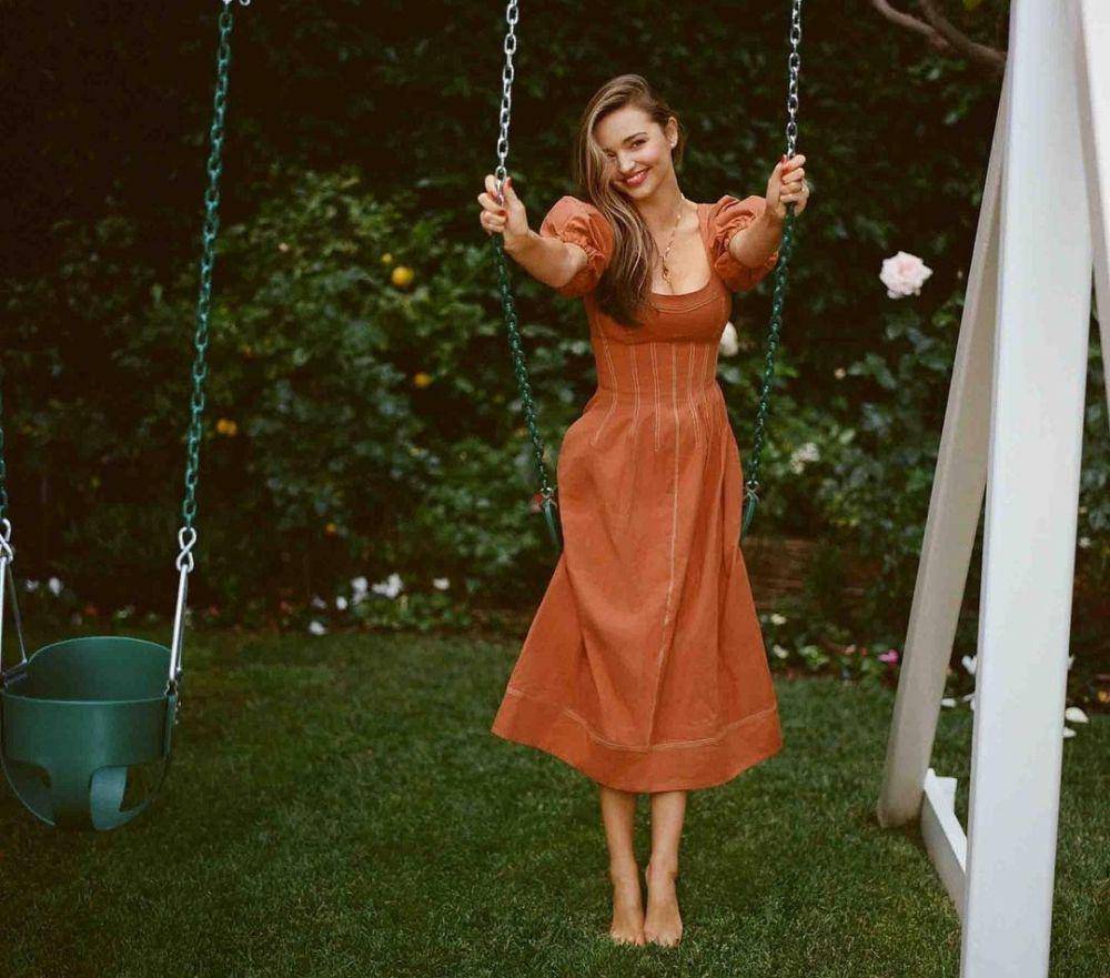 ide summer outfit ala Miranda Kerr (instagram.com/mirandakerr)