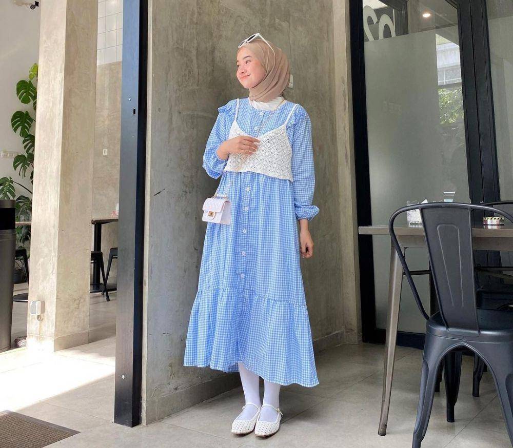 ide outfit dengan vest rajut ala Kirana Salsabila (instagram.com/inikiranaaa__)