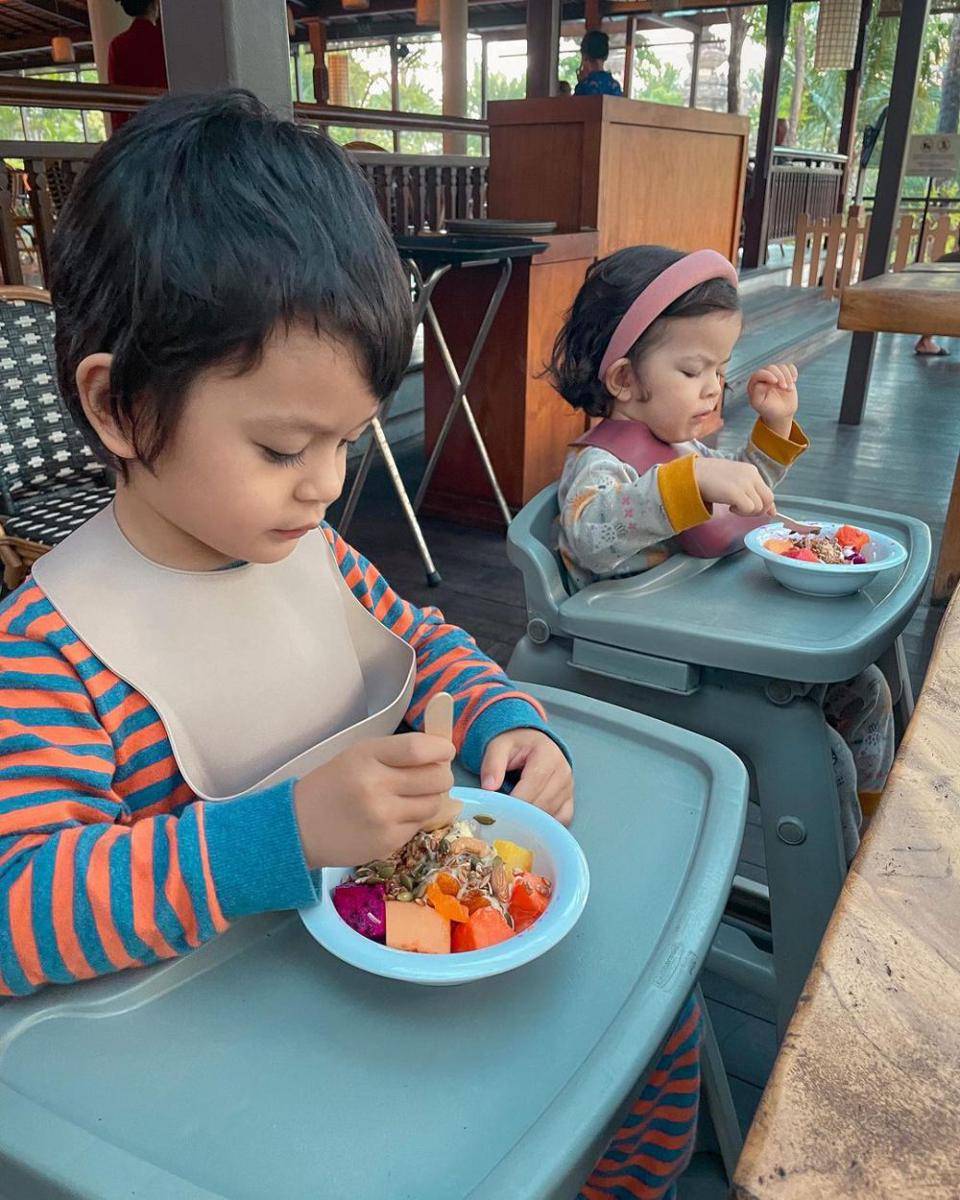 potret Rayden Starlight Akbar lahir dan Aisyah Moonlight Akbar (instagram.com/kimbrlyryder)