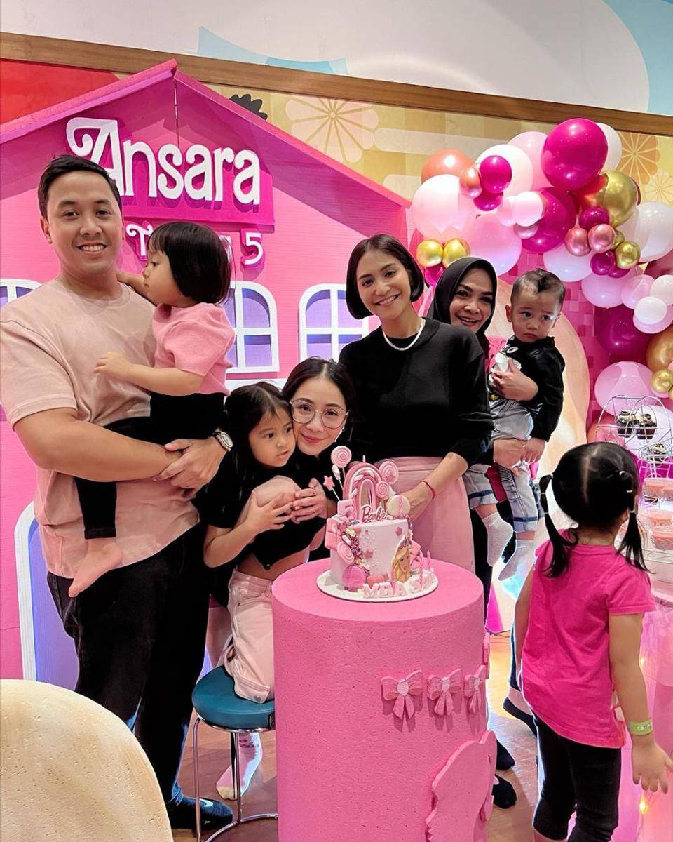 potret keluarga Caca Tengker (instagram.com/rieta_amilia)