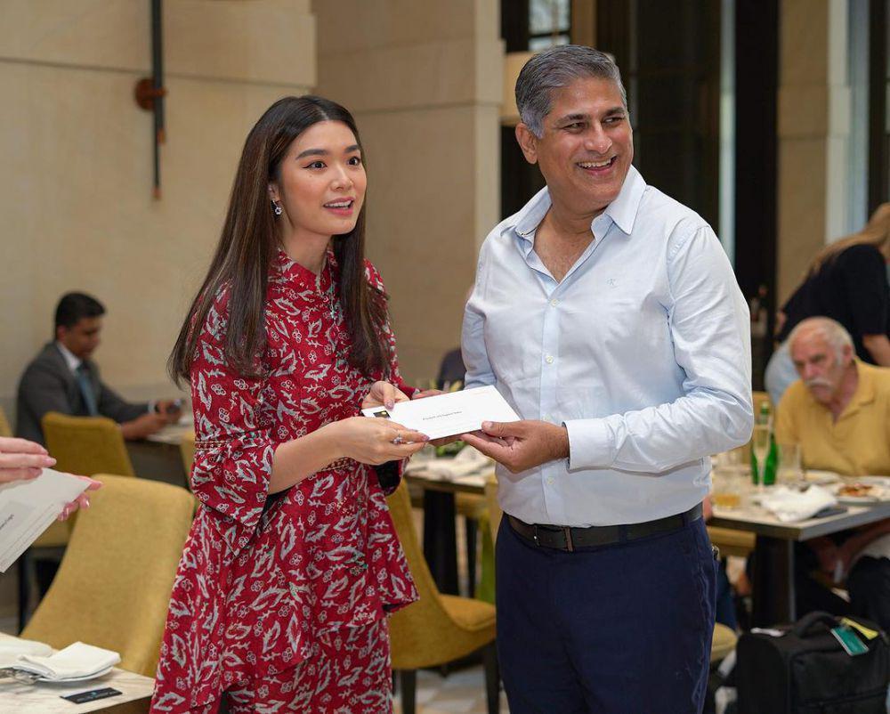 7 Potret Carla Yules saat Dampingi Kunjungan Miss World 2022 ke India