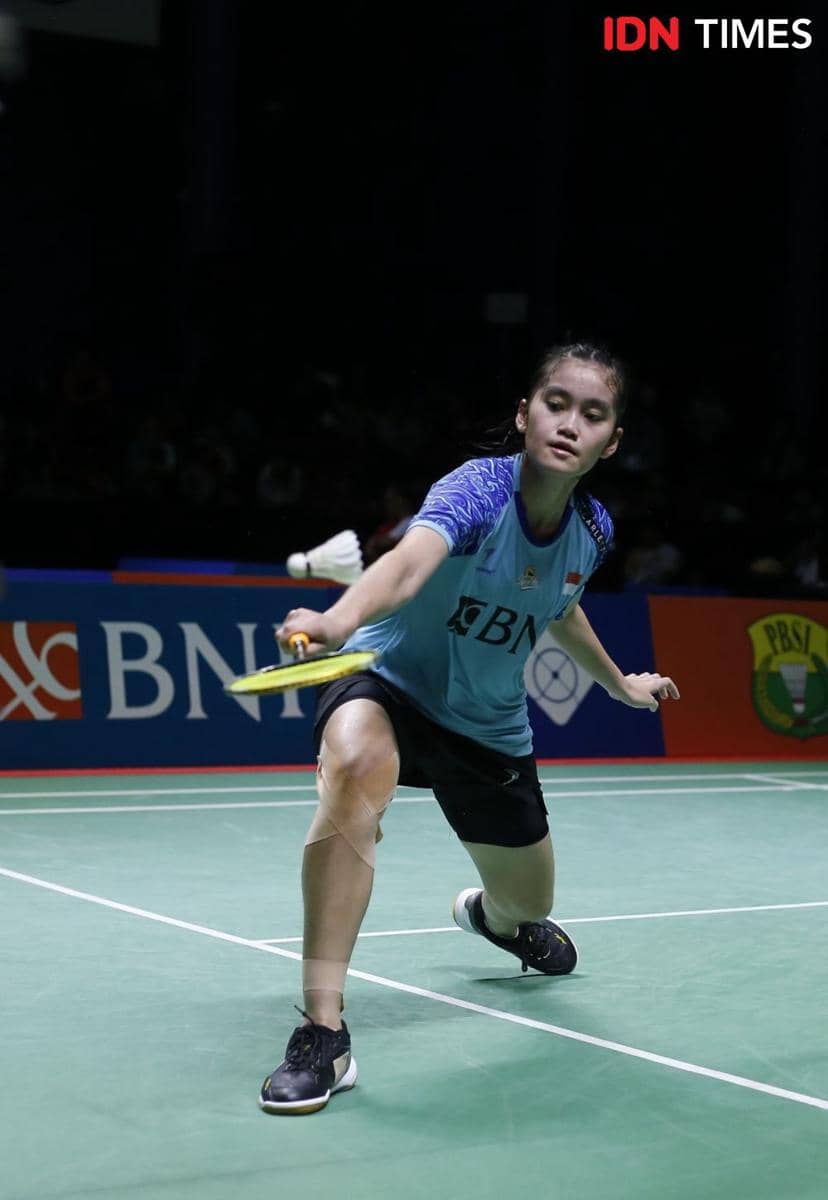 Stephanie Widjadja saat beraksi di 32 Besar Indonesia Masters 2023 di GOR PBSI Sumut (IDN Times/Doni Hermawan)