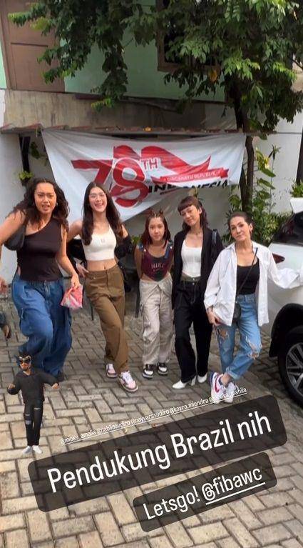 potret Tora Sudiro dan keluarga nonton FIBA World Cup (instagram.com/t_orasudi_ro)