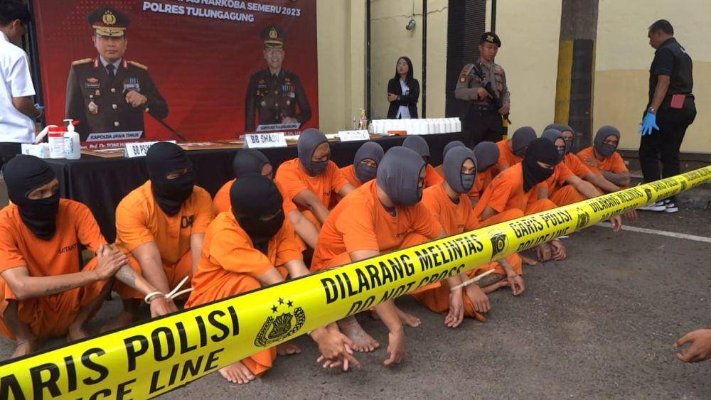 Tersangka kurir narkoba yang ditangkap Satresnarkoba Polres Tulungagung. IDN Times/ Bramanta Pamungkas