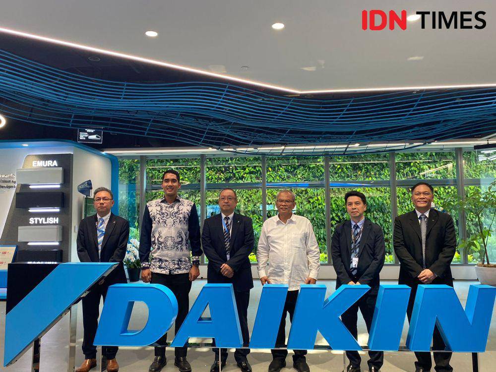 Konferensi Pers DAIKIN Strategic Investment to Support Indonesia's Carbon Neutrality Goals 2060 di Jakarta, Rabu (6/9/2023). (IDN Times/Vadhia Lidyana)