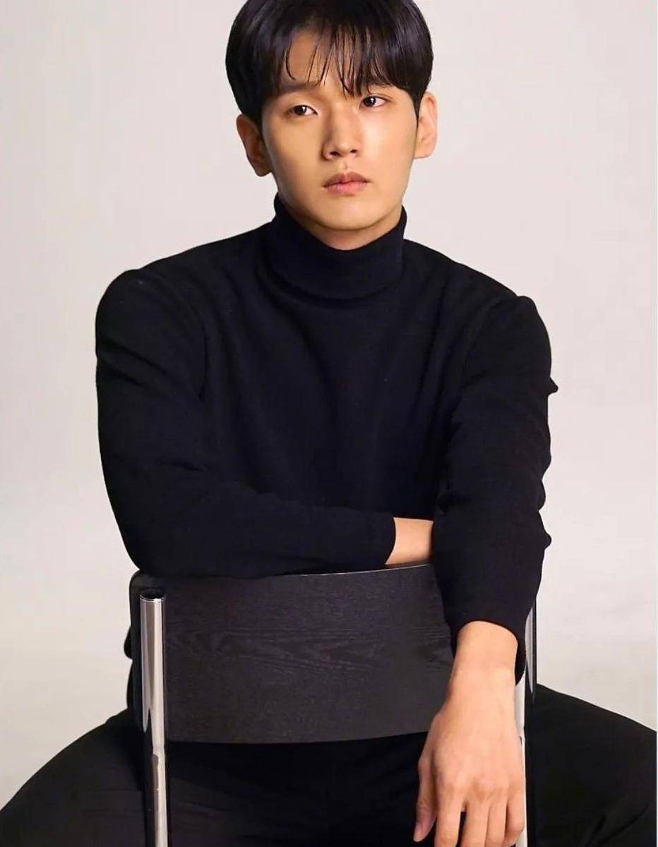 Shin Jae Hwi (Instagram.com/new__jh)