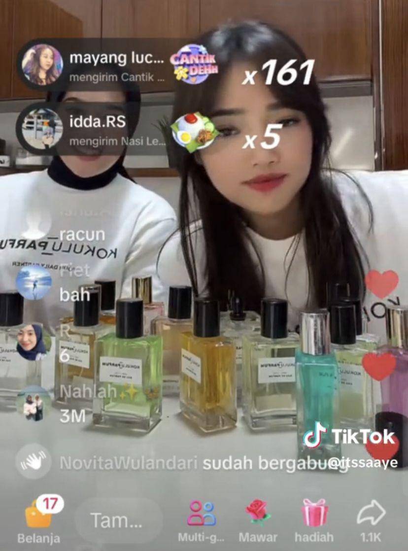 Fuji dan Mayang saling sawer saat live TikTok (tiktok.com/itssaaye)