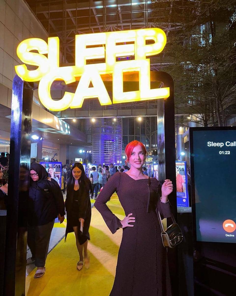 Gaya artis di Gala Premiere Film 'Sleep Call'. (instagram.com/tasyafarasya)