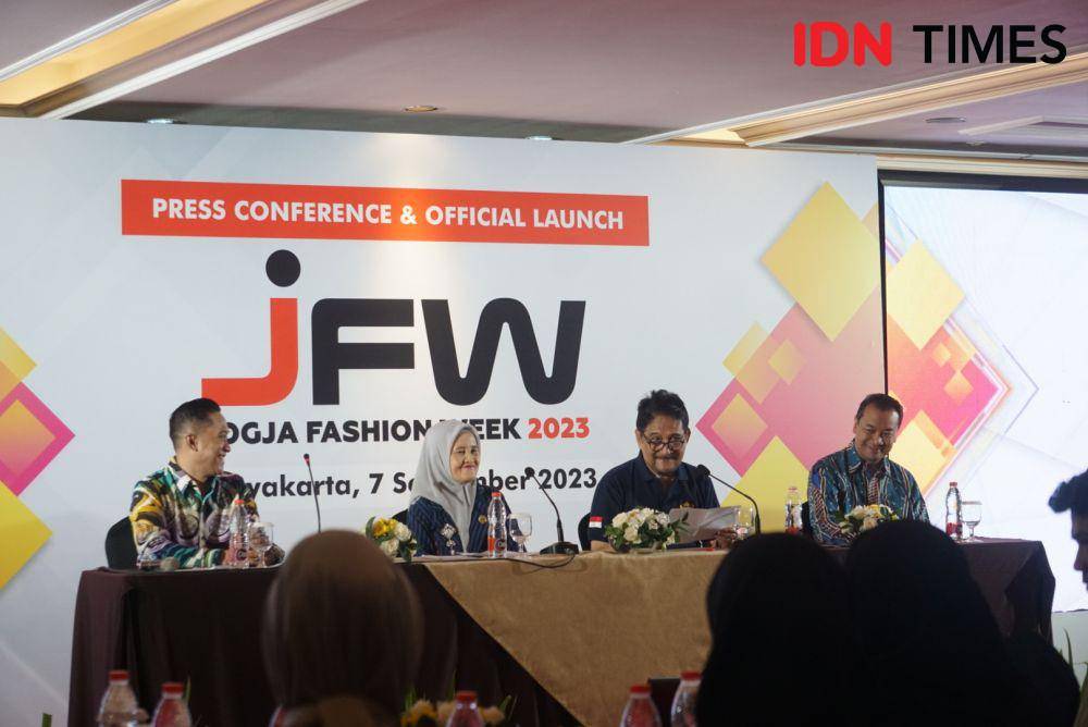 Jumpa pers Jogja Fashion Week 2023. (IDN Times/Herlambang Jati Kusumo)