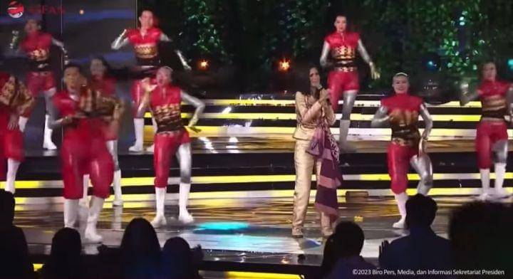 Penampilan Aurelie di KTT Asean (Youtube.com/Aurelie Moremans)