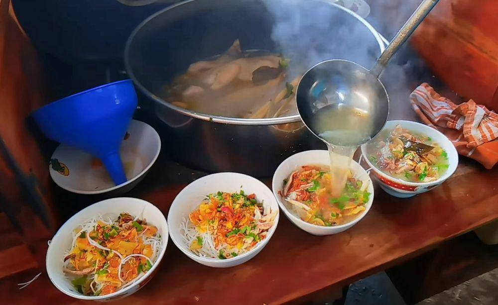 Soto Ayam Kampung Roso (youtube.com/BABAHE Kamus Kuliner Dan Jalan Jalan)