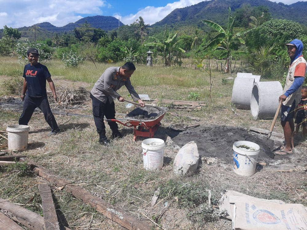 Pembuatan sumur bor air bersih di Desa Sumberkelampok (Dok.IDN Times/Polres Buleleng)