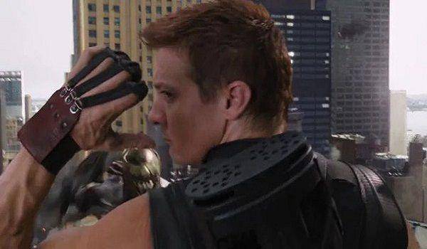 Hawkeye kehabisan anak panah (dok. Marvel Studios/The Avengers)