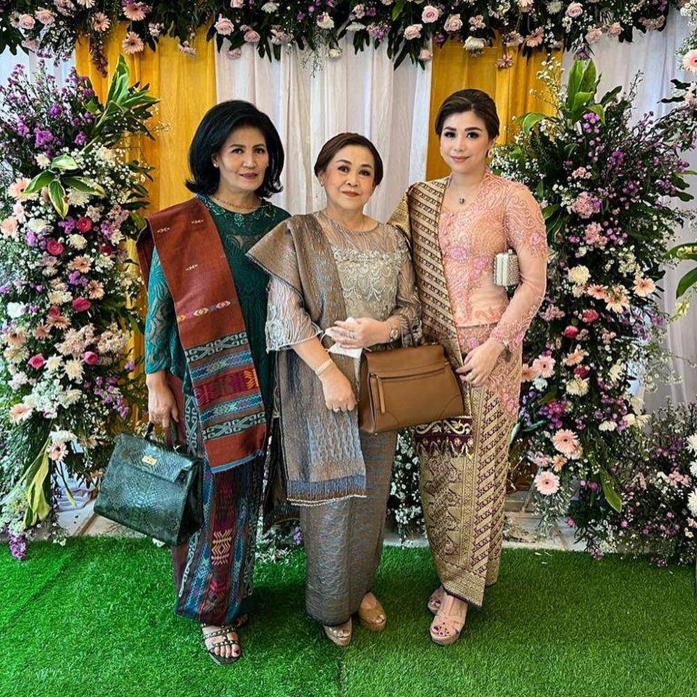 kebaya istri Choki Sitohang (instagram.com/mrssitohang)
