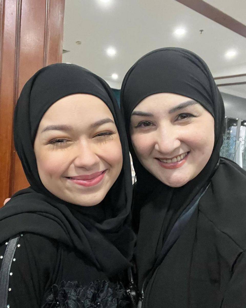 Rebecca Klopper berhijab (Instagram.com/rklopper)