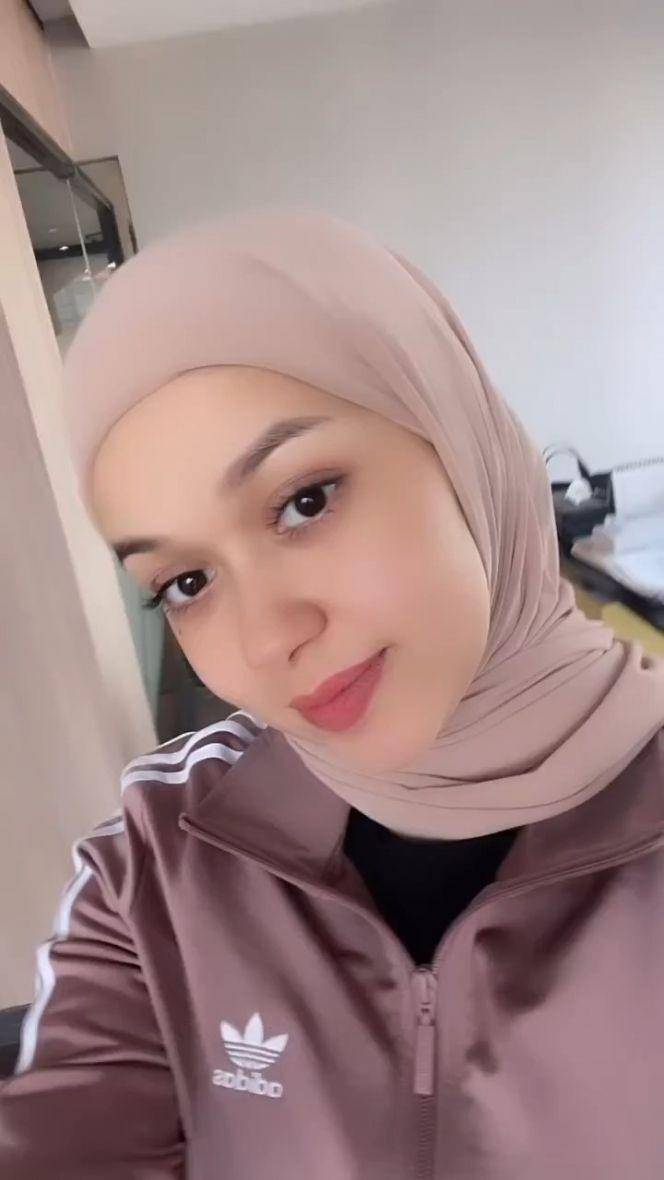 Rebecca Klopper berhijab (Instagram.com/rklopper)