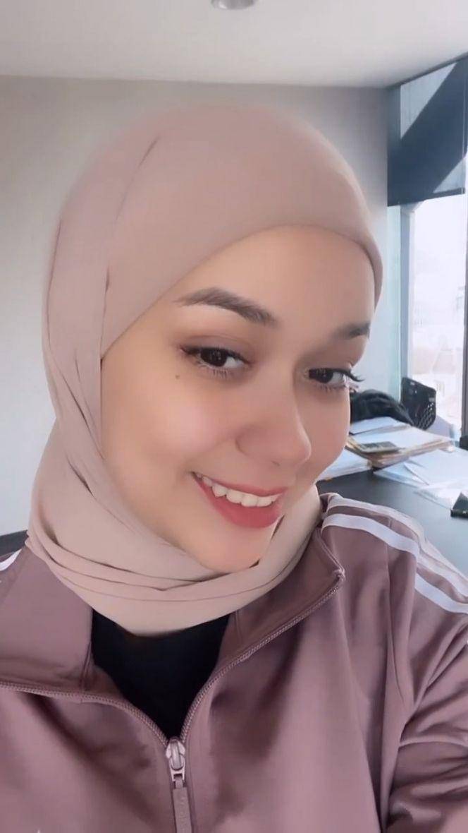 Rebecca Klopper berhijab (Instagram.com/rklopper)