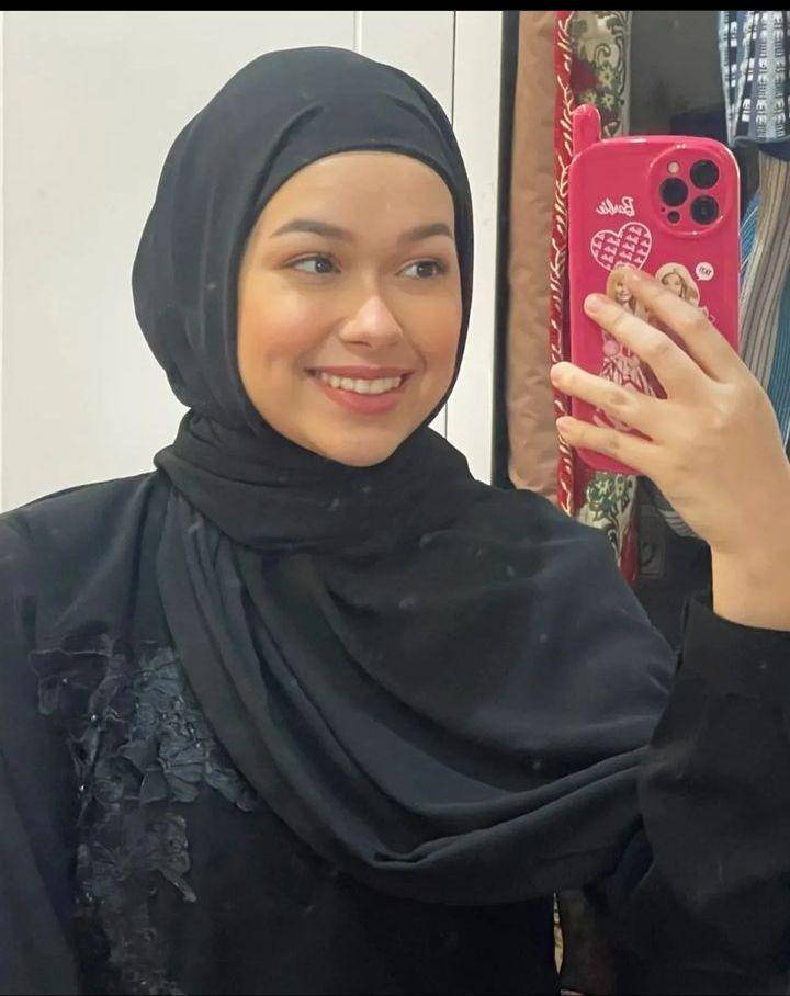 Rebecca Klopper berhijab (Instagram.com/rklopper)