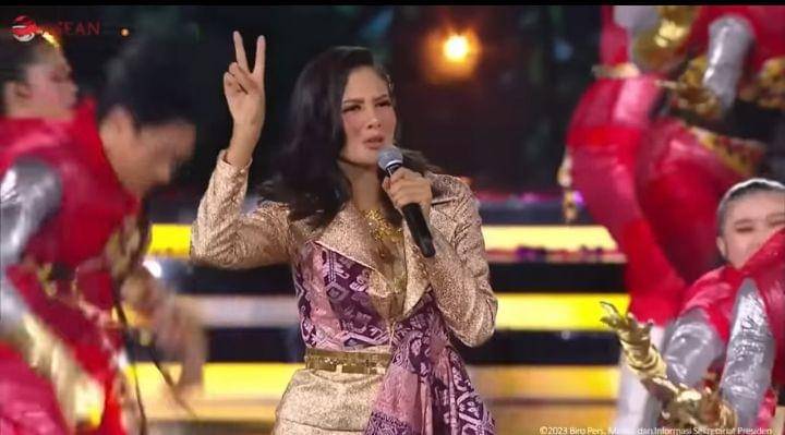 Penampilan Aurelie di KTT Asean (Youtube.com/Aurelie Moremans)
