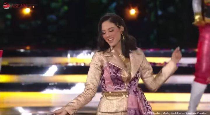 Penampilan Aurelie di KTT Asean (Youtube.com/Aurelie Moremans)