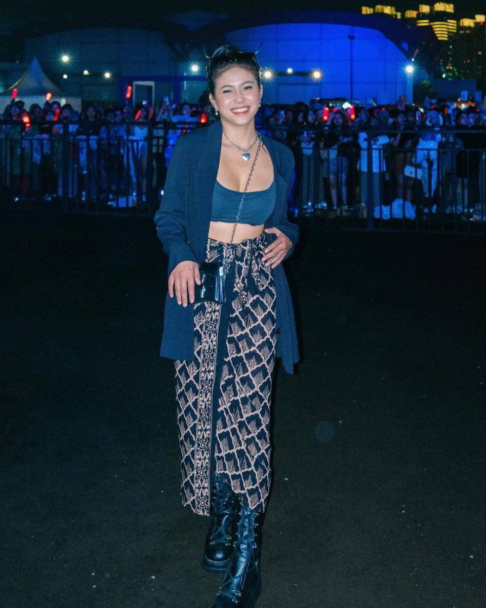 ide gaya ke konser ala Karin Novilda  (instagram.com/narinkovilda)