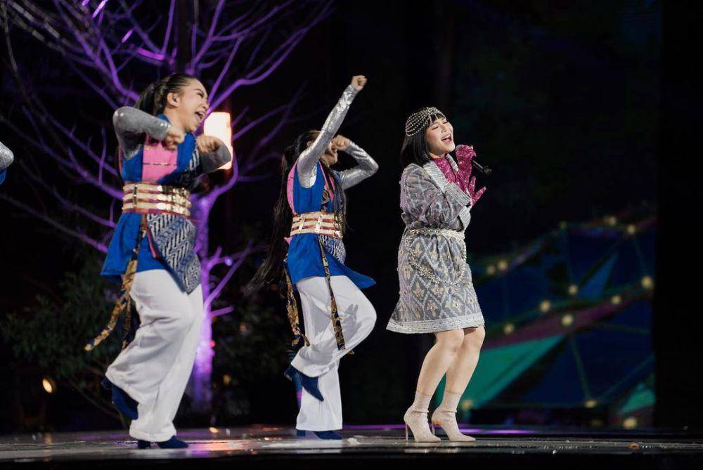 potret penampilan Rinni Wulandari di gala dinner KTT ASEAN ke-43 (instagram.com/rinni_w)
