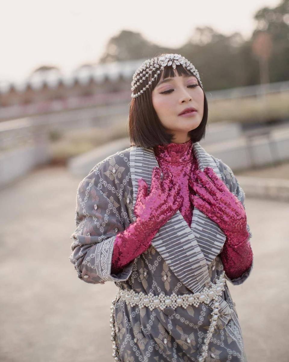 potret penampilan Rinni Wulandari di gala dinner KTT ASEAN ke-43 (instagram.com/rinni_w)