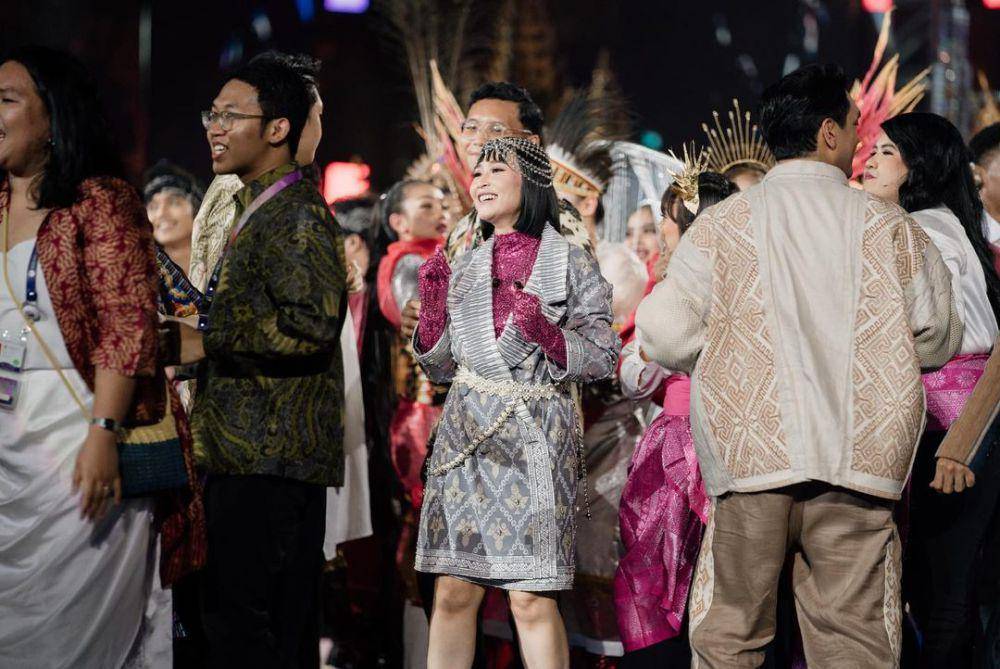 potret penampilan Rinni Wulandari di gala dinner KTT ASEAN ke-43 (instagram.com/rinni_w)